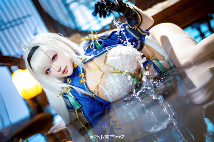 Cosplay：碧蓝航线 美因茨cos「静雅之所的安逸」 @小南宫