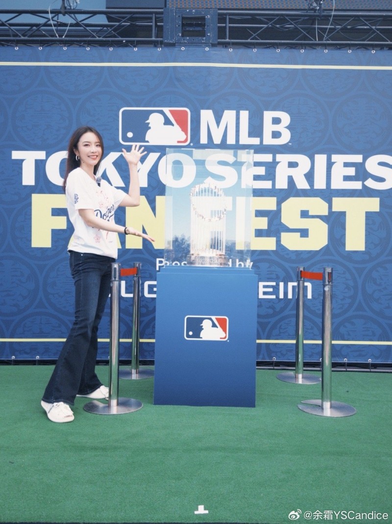 余霜更博晒与管泽元一同参与MLB商务：明天还要去拍摄球员们棒球训练啦！